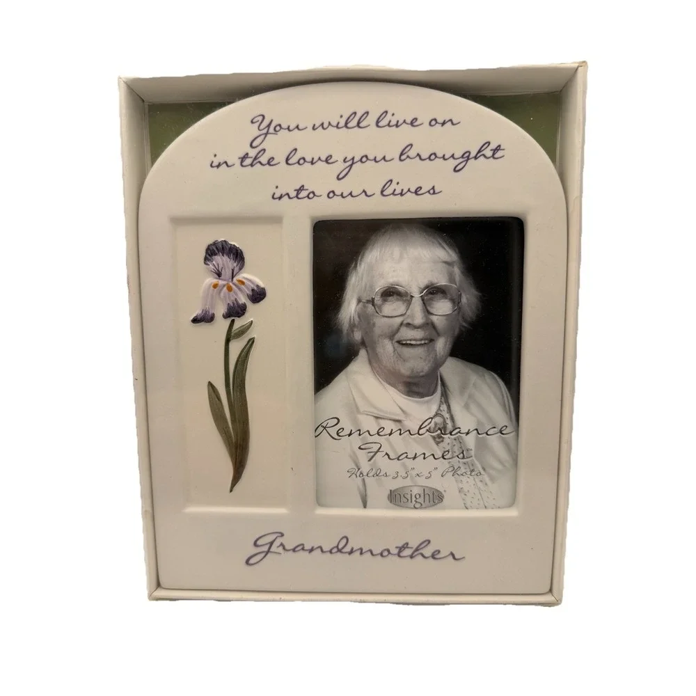 GrandMother Table picture‎ Heavy 